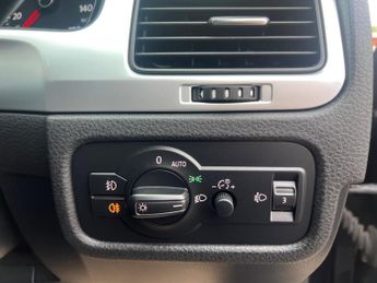 Volkswagen Touareg 3.0 TDI V6 BlueMotion Tech SE Tiptronic 4WD Euro 5 (s/s) 5dr