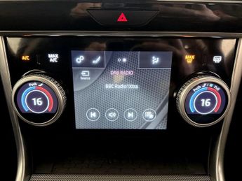 Jaguar XE 2.0 P250i R-Dynamic SE Auto Euro 6 (s/s) 4dr