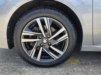Peugeot 208 1.2 PureTech Allure Premium + EAT Euro 6 (s/s) 5dr