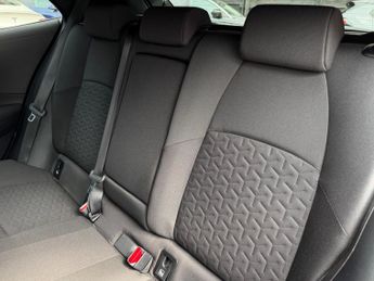 Toyota Corolla 1.8 VVT-h Design CVT Euro 6 (s/s) 5dr