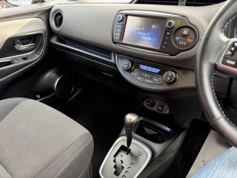 Toyota Yaris 1.5 VVT-h Icon E-CVT Euro 6 5dr (Safety Sense)