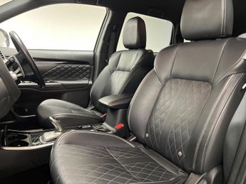 Mitsubishi Outlander 2.4h TwinMotor 13.8kWh Exceed Safety CVT 4WD Euro 6 (s/s) 5dr