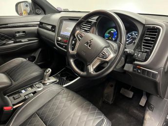 Mitsubishi Outlander 2.4h TwinMotor 13.8kWh Exceed Safety CVT 4WD Euro 6 (s/s) 5dr