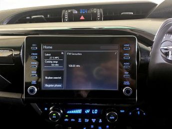Toyota Hilux 2.8 D-4D Invincible Auto 4WD Euro 6 (s/s) 4dr