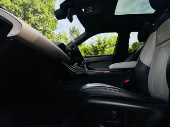 Land Rover Range Rover Evoque 2.0 P200 MHEV R-Dynamic SE Auto 4WD Euro 6 (s/s) 5dr