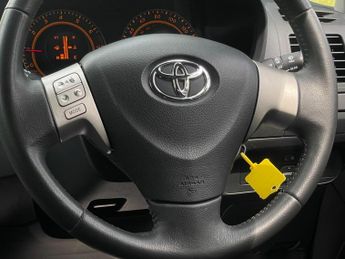 Toyota Auris 1.6 VVT-i SR 5dr