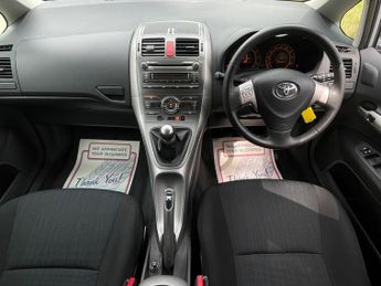 Toyota Auris 1.6 VVT-i SR 5dr