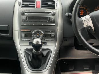 Toyota Auris 1.6 VVT-i SR 5dr