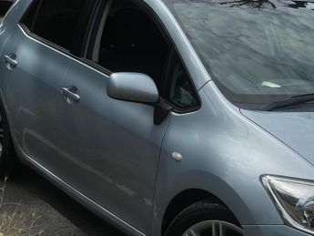 Toyota Auris 1.6 VVT-i SR 5dr