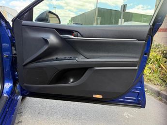 Toyota Camry 2.5 VVT-h Design CVT Euro 6 (s/s) 4dr