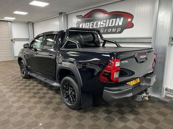 Toyota Hilux 2.8 D-4D Invincible X Auto 4WD Euro 6 (s/s) 4dr