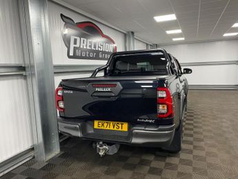 Toyota Hilux 2.8 D-4D Invincible X Auto 4WD Euro 6 (s/s) 4dr