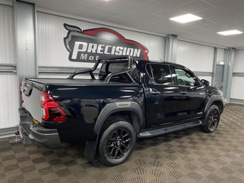 Toyota Hilux 2.8 D-4D Invincible X Auto 4WD Euro 6 (s/s) 4dr