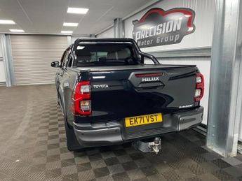 Toyota Hilux 2.8 D-4D Invincible X Auto 4WD Euro 6 (s/s) 4dr