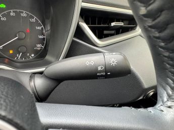 Toyota Corolla 1.8 VVT-h Icon CVT Euro 6 (s/s) 4dr