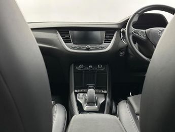 Vauxhall Grandland X 1.6 13.2kWh Business Edition Nav Premium Auto 4WD Euro 6 (s/s) 5