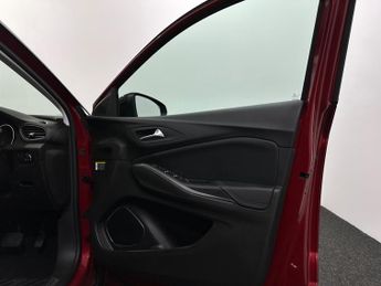 Vauxhall Grandland X 1.6 13.2kWh Business Edition Nav Premium Auto 4WD Euro 6 (s/s) 5