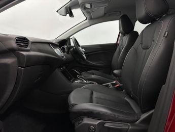 Vauxhall Grandland X 1.6 13.2kWh Business Edition Nav Premium Auto 4WD Euro 6 (s/s) 5