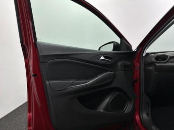 Vauxhall Grandland X 1.6 13.2kWh Business Edition Nav Premium Auto 4WD Euro 6 (s/s) 5