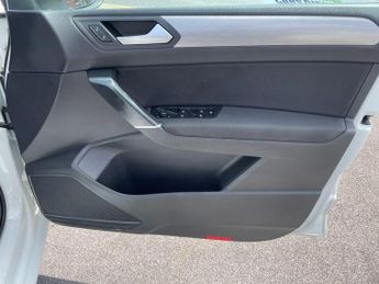 Volkswagen Touran 2.0 TDI SE DSG Euro 6 (s/s) 5dr