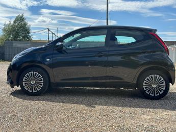 Toyota AYGO 1.0 VVT-i x-play x-shift Euro 6 5dr
