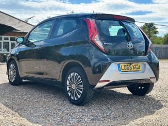 Toyota AYGO 1.0 VVT-i x-play x-shift Euro 6 5dr