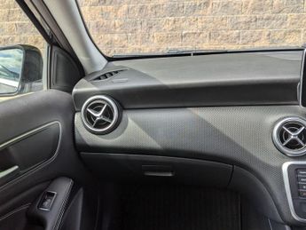Mercedes-Benz A Class 1.5 A180d SE 7G-DCT Euro 6 (s/s) 5dr