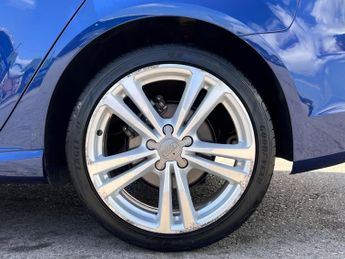 Audi A3 1.6 TDI S line Sportback S Tronic Euro 5 (s/s) 5dr