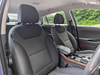 Hyundai IONIQ 28kWh Premium Auto 5dr