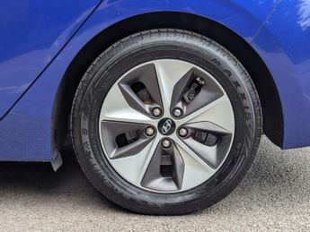 Hyundai IONIQ 28kWh Premium Auto 5dr