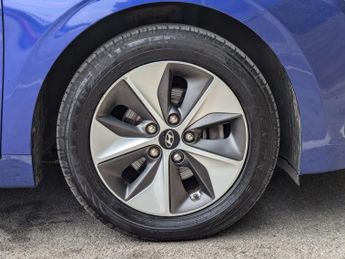 Hyundai IONIQ 28kWh Premium Auto 5dr