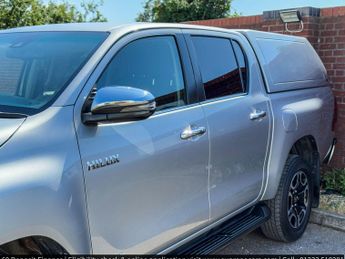 Toyota Hilux 2.4 D-4D Invincible Auto 4WD Euro 6 (s/s) 4dr