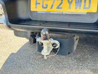 Toyota Hilux 2.4 D-4D Invincible Auto 4WD Euro 6 (s/s) 4dr