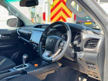 Toyota Hilux 2.4 D-4D Invincible Auto 4WD Euro 6 (s/s) 4dr