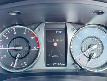 Toyota Hilux 2.4 D-4D Invincible Auto 4WD Euro 6 (s/s) 4dr