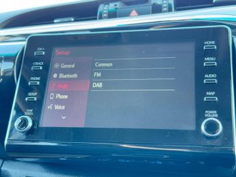 Toyota Hilux 2.4 D-4D Invincible Auto 4WD Euro 6 (s/s) 4dr