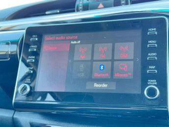Toyota Hilux 2.4 D-4D Invincible Auto 4WD Euro 6 (s/s) 4dr