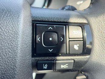 Toyota Hilux 2.4 D-4D Invincible Auto 4WD Euro 6 (s/s) 4dr
