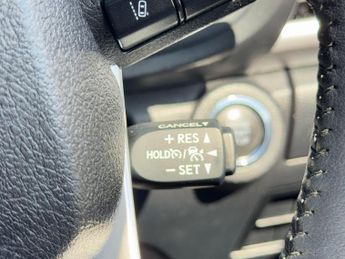 Toyota Hilux 2.4 D-4D Invincible Auto 4WD Euro 6 (s/s) 4dr