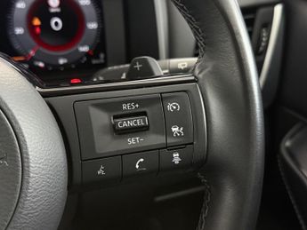Nissan Qashqai 1.3 DIG-T MHEV N-Connecta XTRON Euro 6 (s/s) 5dr
