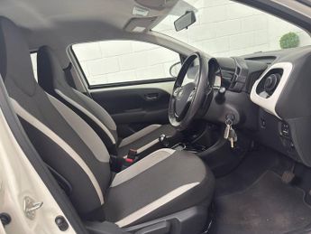 Toyota AYGO 1.0 VVT-i x-press x-shift Euro 6 5dr