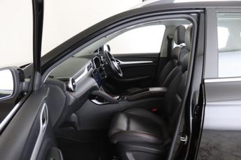 MG MG ZS 72.6kWh Trophy Connect Long Range Auto 5dr