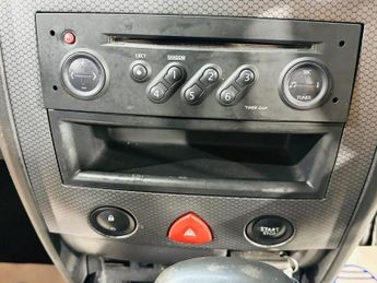 Renault Megane 1.6 VVT Dynamique 5dr