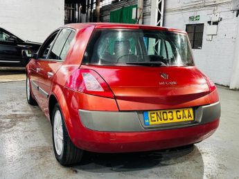 Renault Megane 1.6 VVT Dynamique 5dr