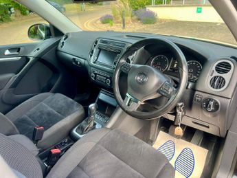 Volkswagen Tiguan 2.0 TDI BlueMotion Tech SE DSG 4WD Euro 5 (s/s) 5dr