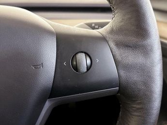 Tesla Model 3 Standard Range Plus Auto RWD 4dr