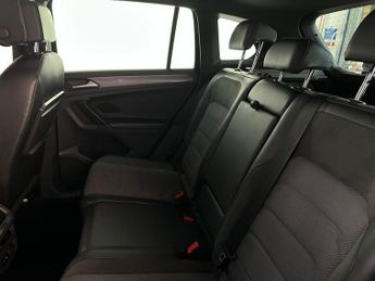 Volkswagen Tiguan 2.0 TDI R-Line Tech DSG Euro 6 (s/s) 5dr