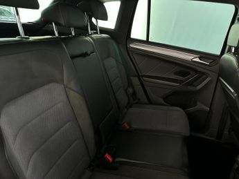 Volkswagen Tiguan 2.0 TDI R-Line Tech DSG Euro 6 (s/s) 5dr