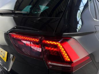 Volkswagen Tiguan 2.0 TDI R-Line Tech DSG Euro 6 (s/s) 5dr