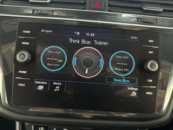 Volkswagen Tiguan 2.0 TDI R-Line Tech DSG Euro 6 (s/s) 5dr